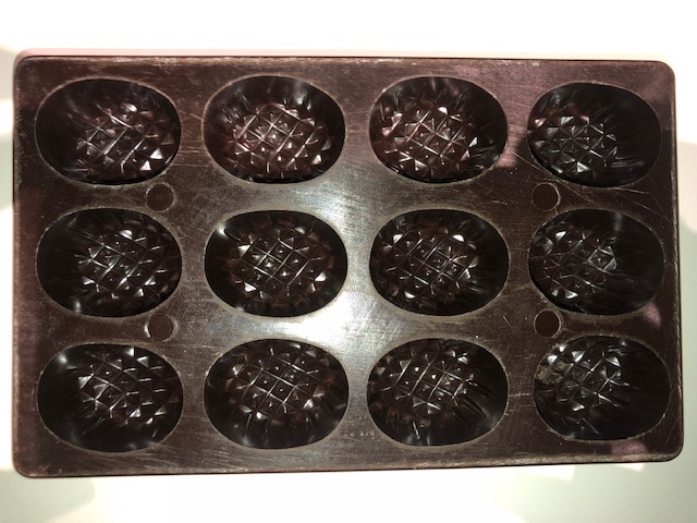 Chocoladevorm bakeliet 12 pralines (14)