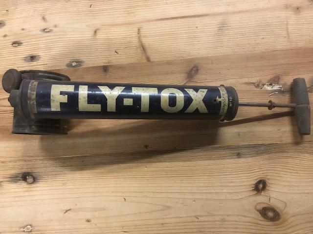 Ancien pulverisateur insecticide fly-tox
