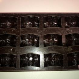 Chocoladevorm bakeliet 12 pralines (11)