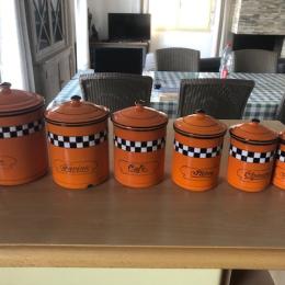 6 pots de cuisine emaillées orange