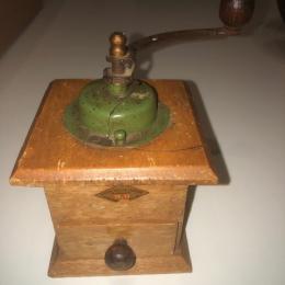 Moulin a café / poivre E.G. Miniature